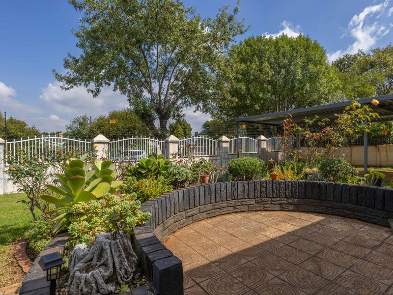 Charming 3-Bedroom Family Home with a Private Flatlet in the Heart of Edenvale - Photo 7