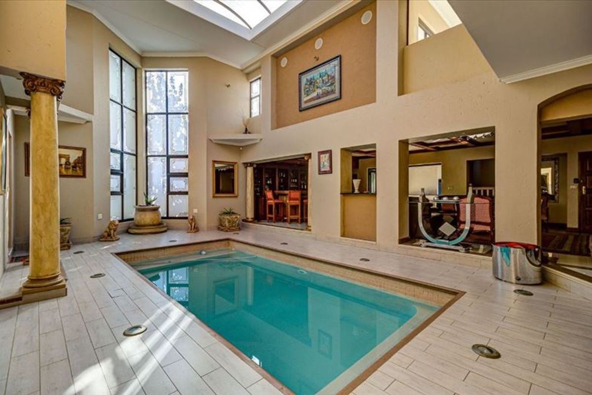 Elegant 4-Bedroom Home with 4 En-Suites, Study & Pool - Photo 3