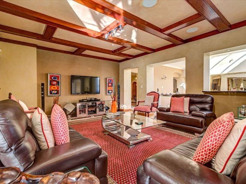 Elegant 4-Bedroom Home with 4 En-Suites, Study & Pool - Photo 2