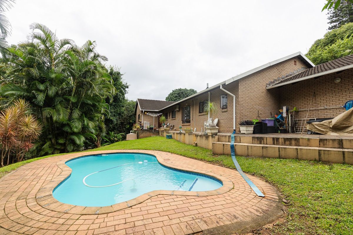 Beautiful Family Residence Recently Renovated - Set In The Picturesque Village Of Southbroom. - Photo 2