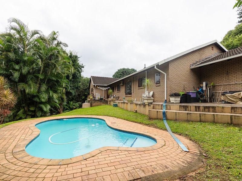 Beautiful Family Residence Recently Renovated - Set In The Picturesque Village Of Southbroom. - Photo 2