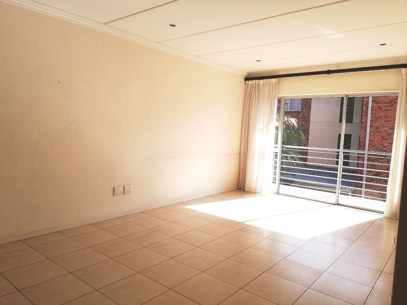 Immaculate 2 Bedroom 1 Bathroom Apartment For Sale in Blackheath - Photo 8