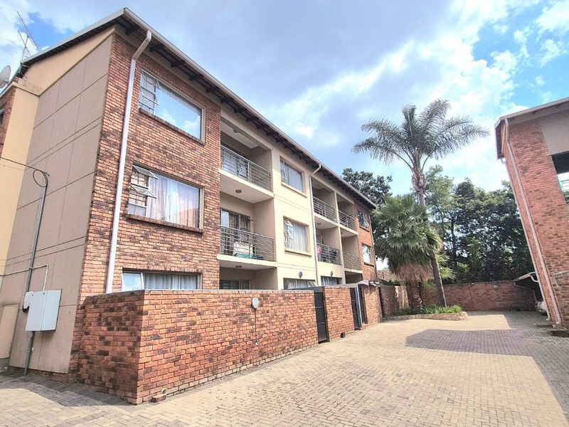 Immaculate and Spacious 2 Bedroom 1 Bathroom Apartment For Sale in Blackheath