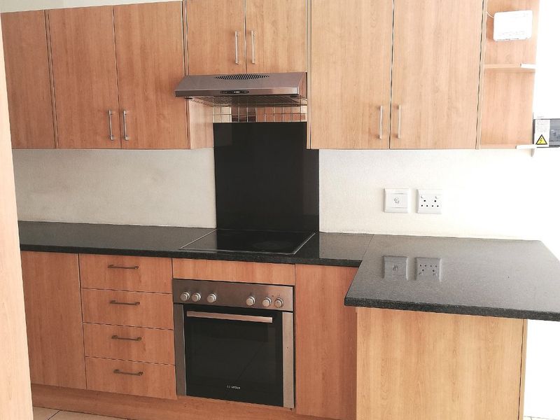 Immaculate and Spacious 2 Bedroom 1 Bathroom Apartment For Sale in Blackheath - Photo 4