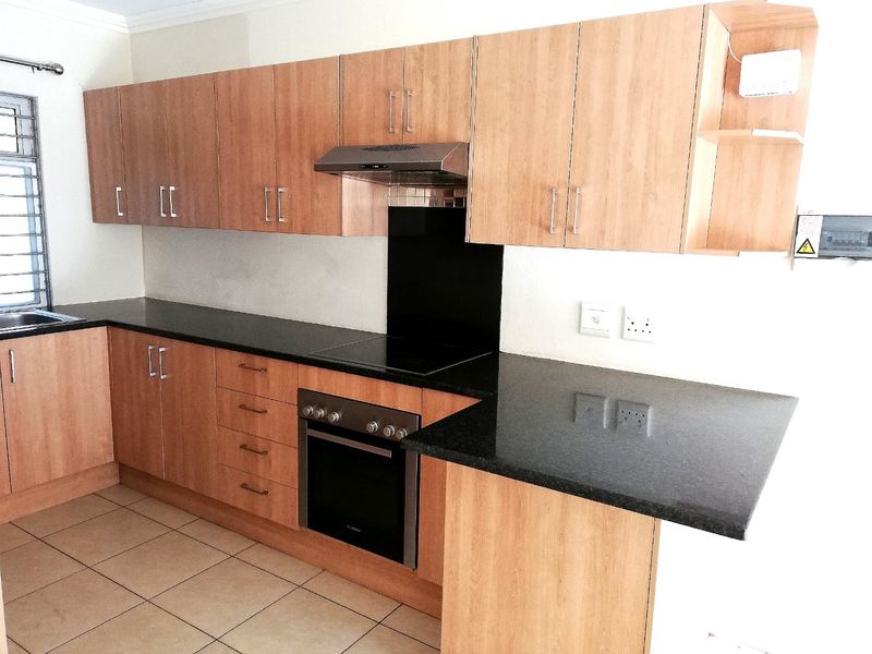 Immaculate and Spacious 2 Bedroom 1 Bathroom Apartment For Sale in Blackheath - Photo 3