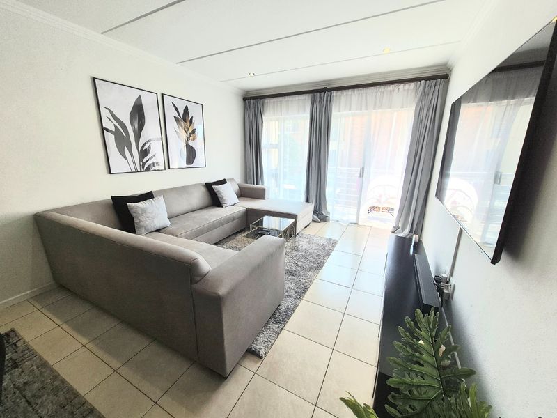 Immaculate and Spacious 2 Bedroom 1 Bathroom Apartment For Sale in Blackheath - Photo 7