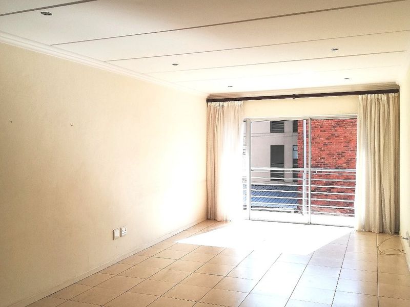 Immaculate and Spacious 2 Bedroom 1 Bathroom Apartment For Sale in Blackheath - Photo 9
