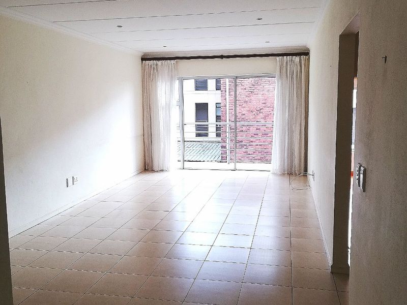 Immaculate and Spacious 2 Bedroom 1 Bathroom Apartment For Sale in Blackheath - Photo 10