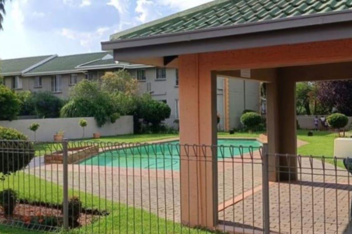 Ground floor townhouse, in the heart of Glen Marais - Photo 4