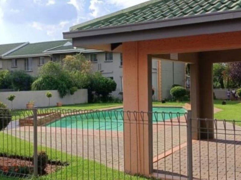 Ground floor townhouse, in the heart of Glen Marais - Photo 4