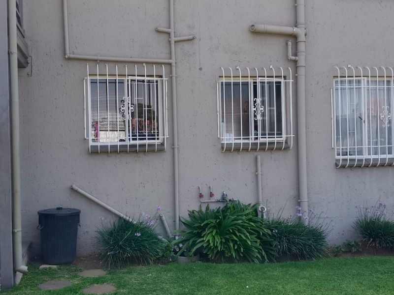 Ground floor townhouse, in the heart of Glen Marais - Photo 5