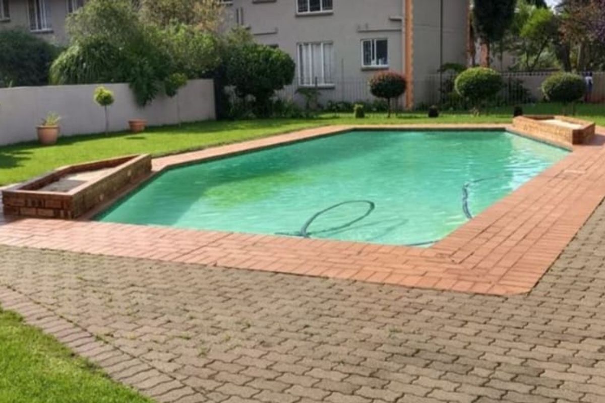 Ground floor townhouse, in the heart of Glen Marais - Photo 3