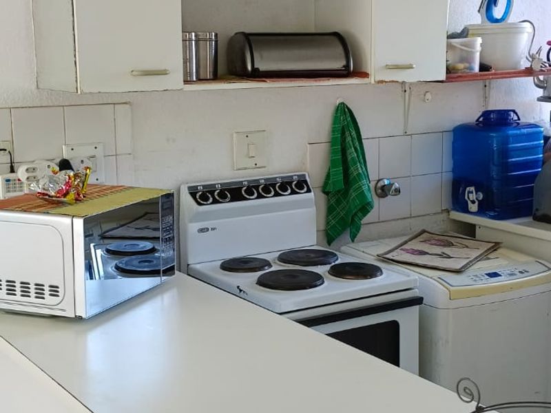 Ground floor townhouse, in the heart of Glen Marais - Photo 9