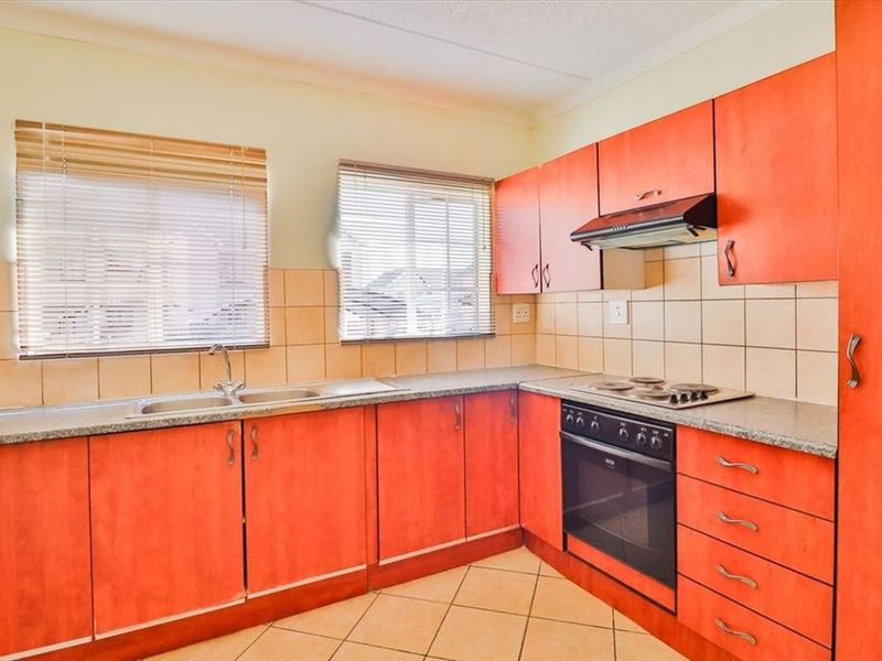 Charming Family Home with Spacious Living Areas - Photo 2