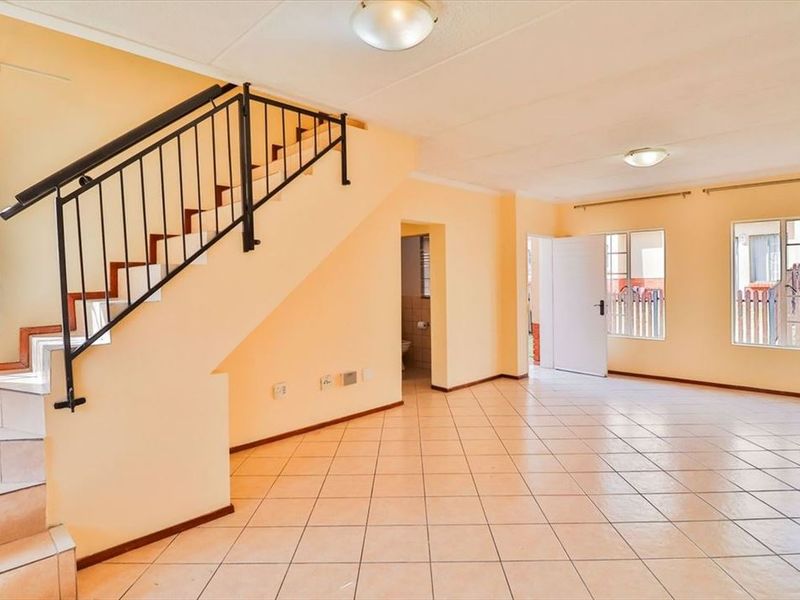 Charming Family Home with Spacious Living Areas - Photo 3