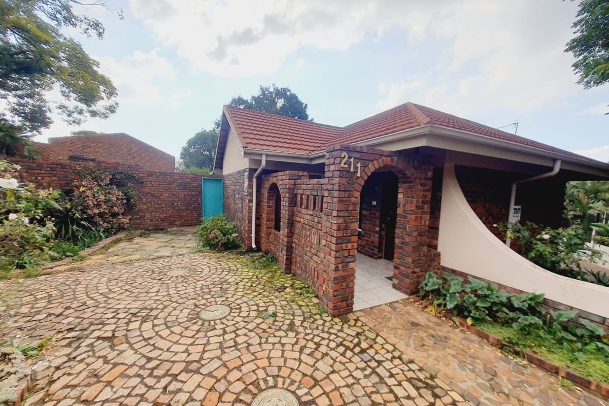 Prime Business & Residential Opportunity! Spacious 3-Bedroom Home on a Busy Road  - Photo 2