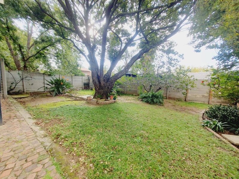 Prime Business & Residential Opportunity! Spacious 3-Bedroom Home on a Busy Road  - Photo 6