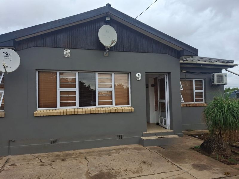 Well-appointed property in Manor Heights, Despatch  - Photo 2