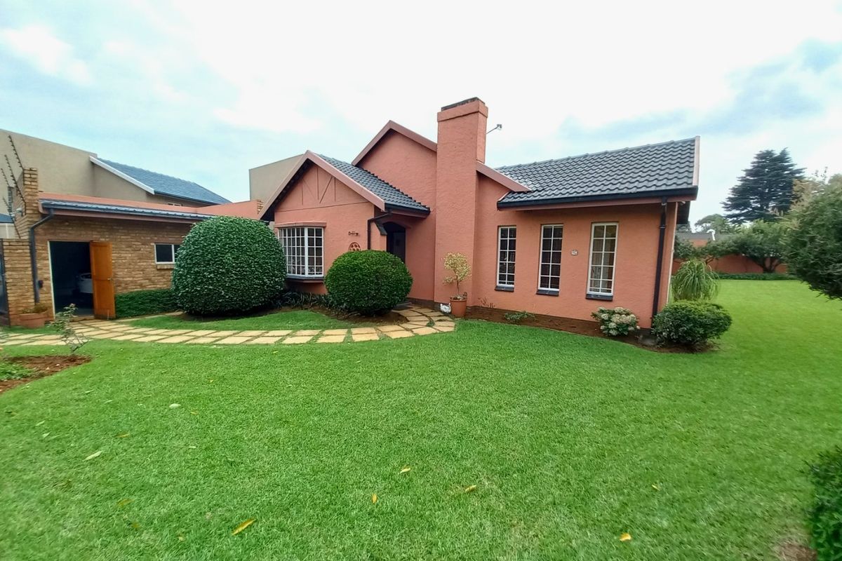Beautiful Family Home in Secure Harmelia Enclosure – Spacious Corner Stand! - Photo 2