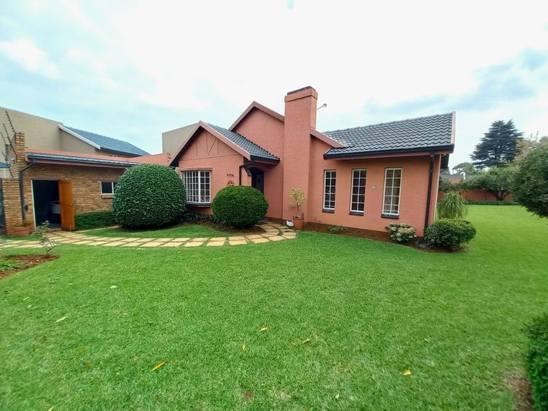 Beautiful Family Home in Secure Harmelia Enclosure – Spacious Corner Stand! - Photo 2