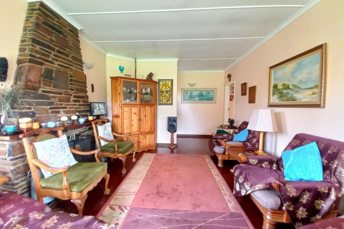 Beautiful Family Home in Secure Harmelia Enclosure – Spacious Corner Stand! - Photo 3