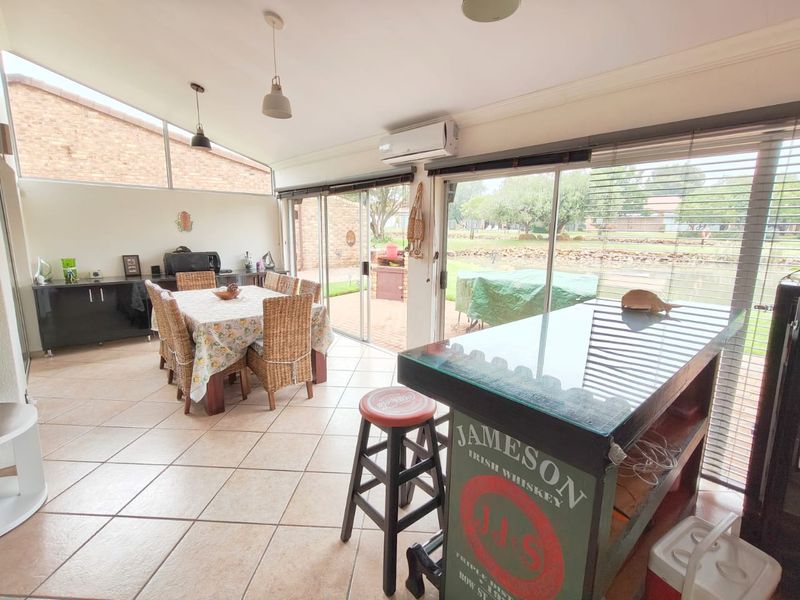 Immaculate Renovated Home with Private Vaal Dam Access - Photo 10