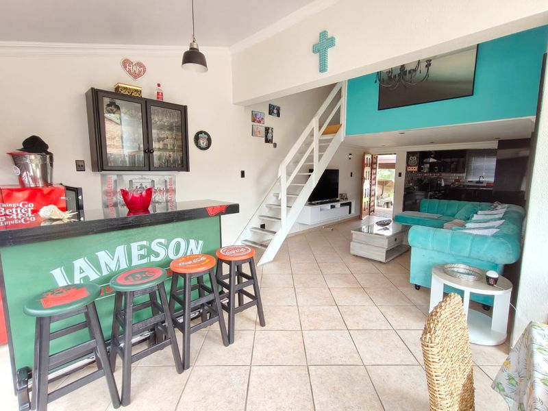 Immaculate Renovated Home with Private Vaal Dam Access - Photo 6