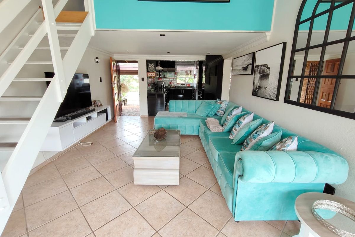 Immaculate Renovated Home with Private Vaal Dam Access - Photo 4