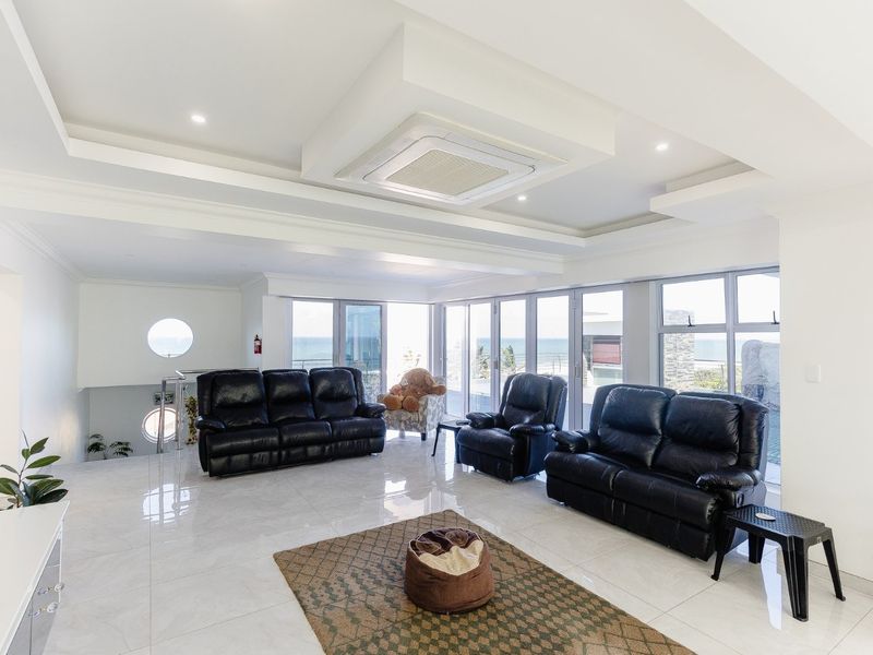 Elevate Your Lifestyle In This Stunning 5-Bedroom Architect-Designed Home! - Photo 10