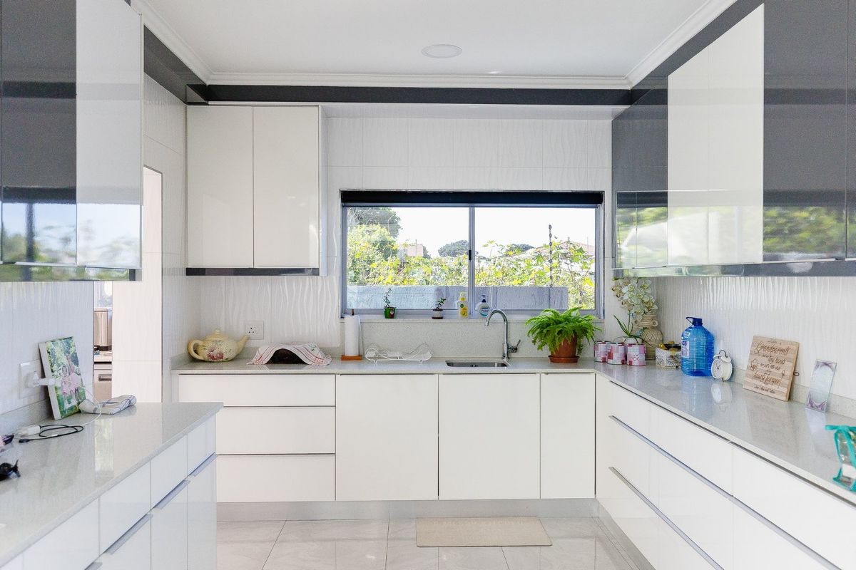 Elevate Your Lifestyle In This Stunning 5-Bedroom Architect-Designed Home! - Photo 5