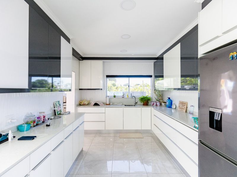 Elevate Your Lifestyle In This Stunning 5-Bedroom Architect-Designed Home! - Photo 4