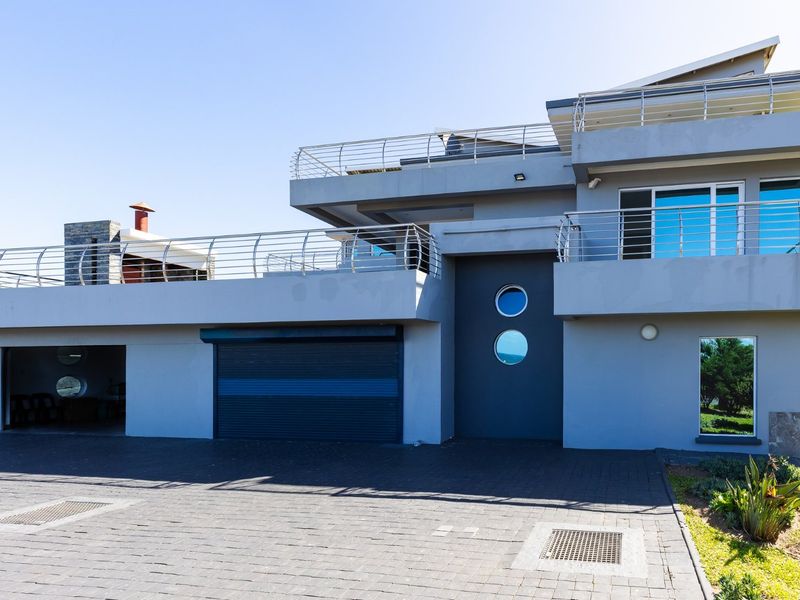 Elevate Your Lifestyle In This Stunning 5-Bedroom Architect-Designed Home! - Photo 1