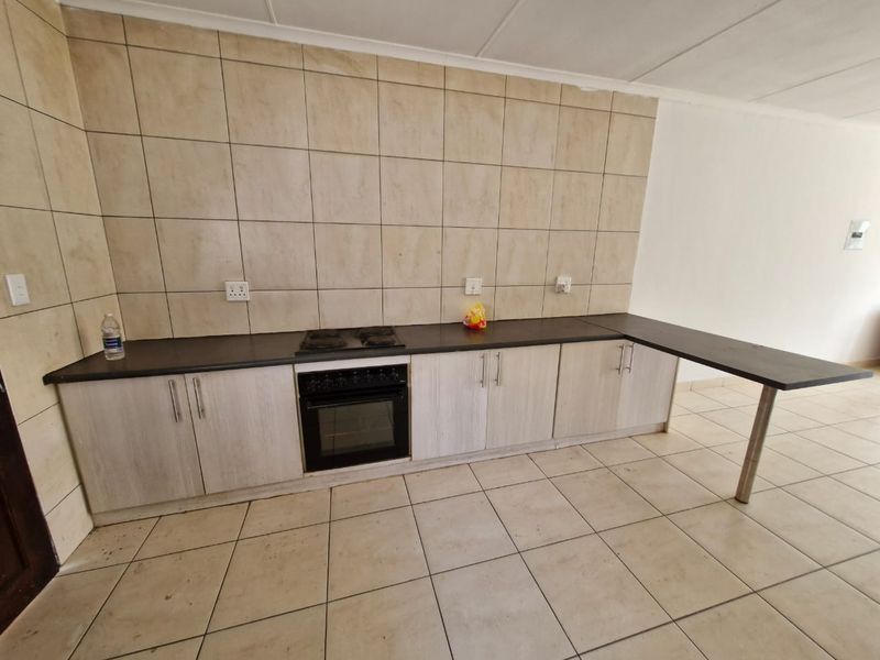 Prime 7-Unit Apartment Block Investment for Sale in Erasmia - Photo 9