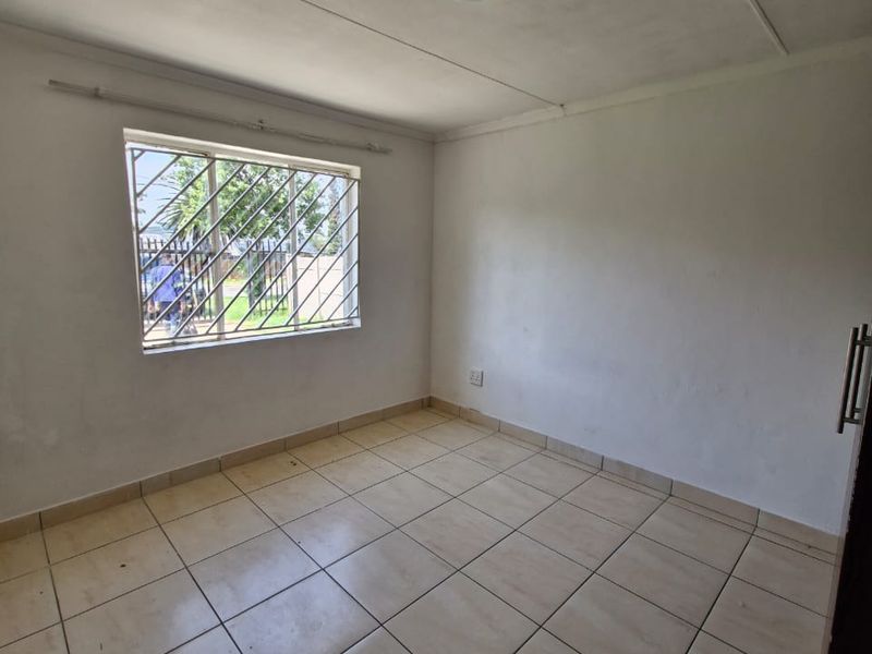 Prime 7-Unit Apartment Block Investment for Sale in Erasmia - Photo 8