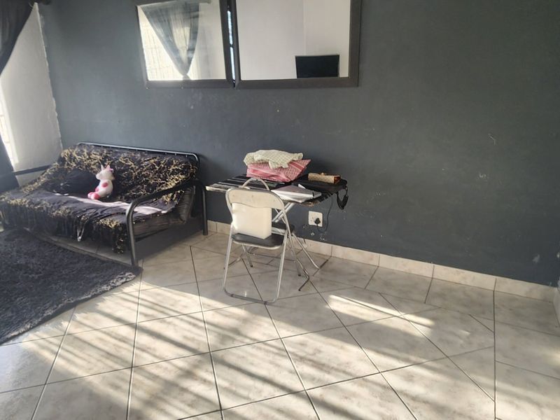 Stylish & Spacious  Home with Indoor Heated Pool - Photo 9