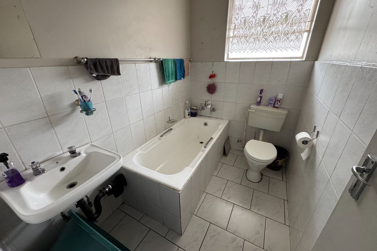 Affordable and Comfortable Two-Bedroom Home - Photo 5