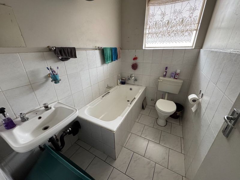 Affordable and Comfortable Two-Bedroom Home - Photo 5