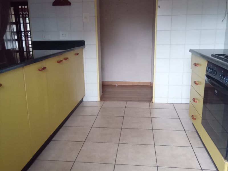 Two Bedroom Townhouse for sale in Margate Ultimate Bargain! - Photo 8