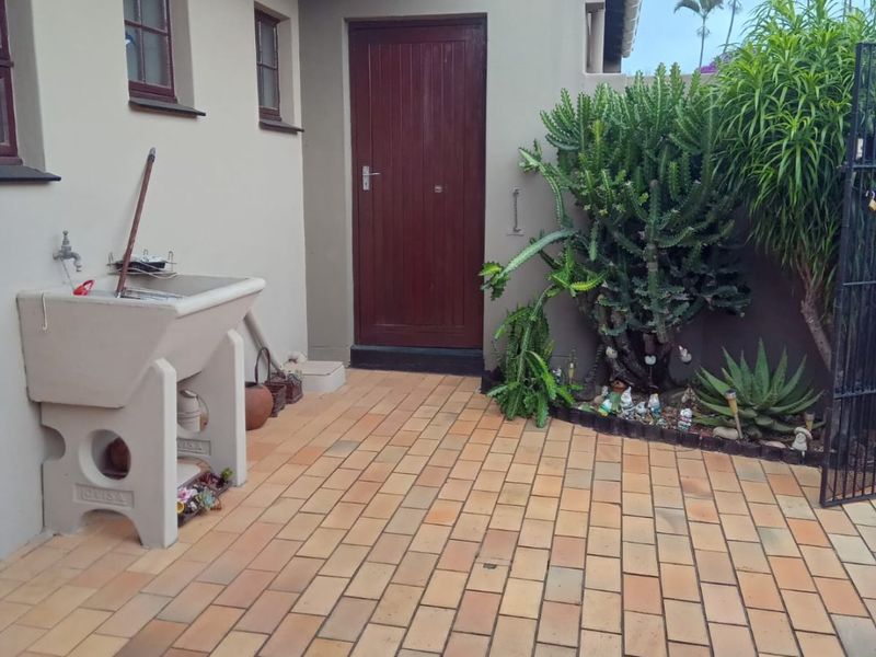 Two Bedroom Townhouse for sale in Margate Ultimate Bargain! - Photo 4