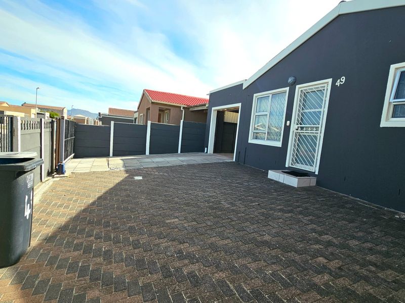 Four bedroom Freestanding house with surveillance cameras  - Photo 5
