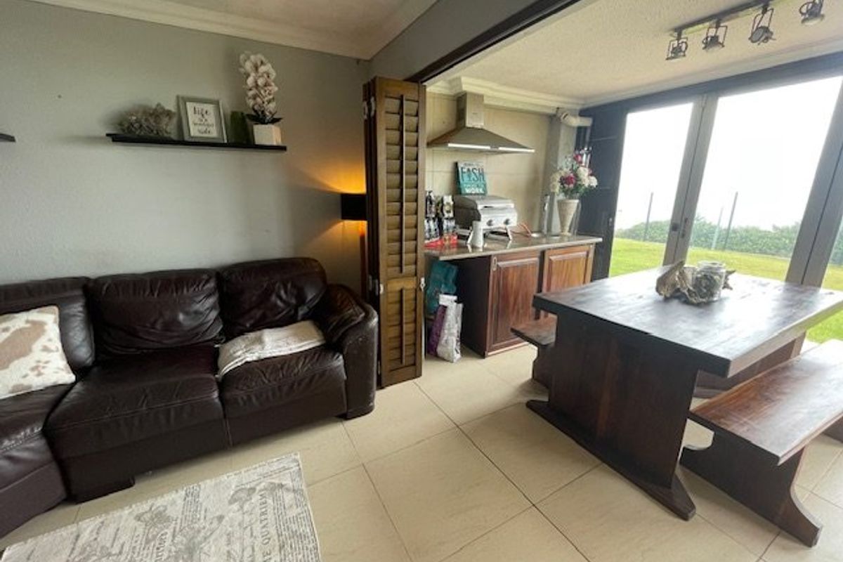 Beachfront Bliss – 3 Bedroom Ground Floor Apartment  - Photo 5