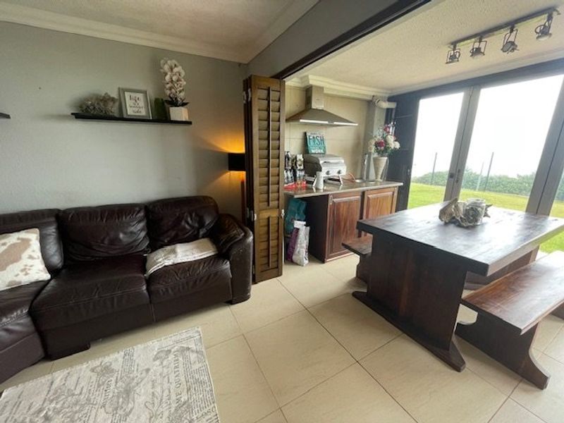 Beachfront Bliss – 3 Bedroom Ground Floor Apartment  - Photo 5