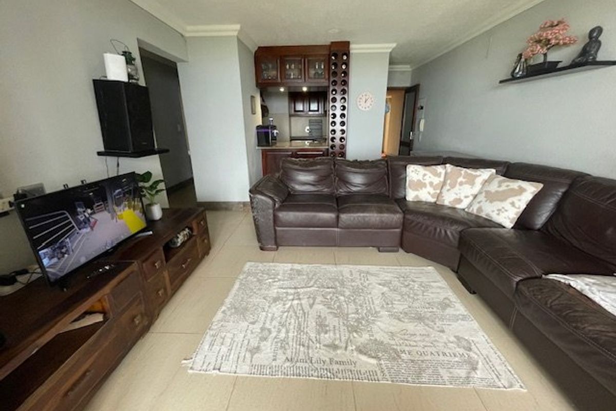 Beachfront Bliss – 3 Bedroom Ground Floor Apartment  - Photo 4