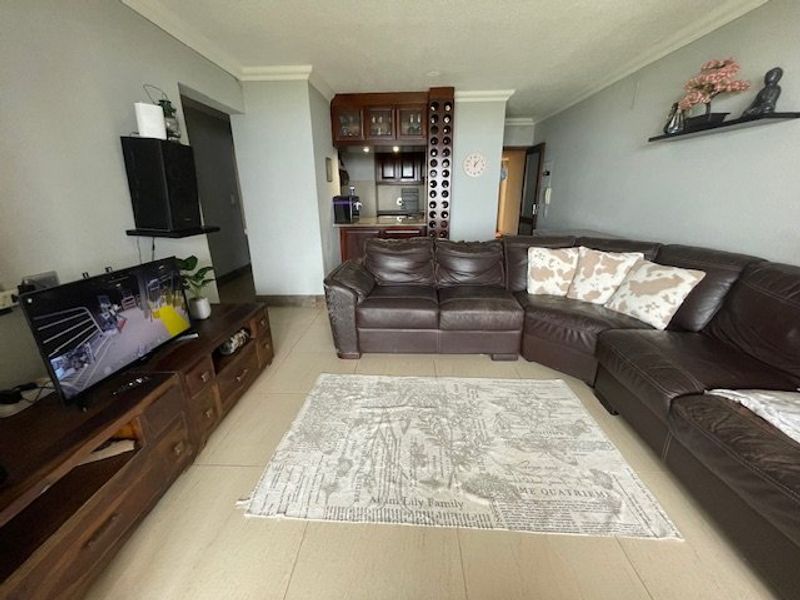 Beachfront Bliss – 3 Bedroom Ground Floor Apartment  - Photo 4