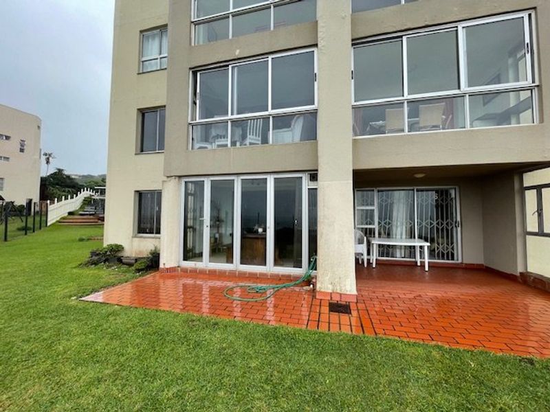 Beachfront Bliss – 3 Bedroom Ground Floor Apartment  - Photo 2