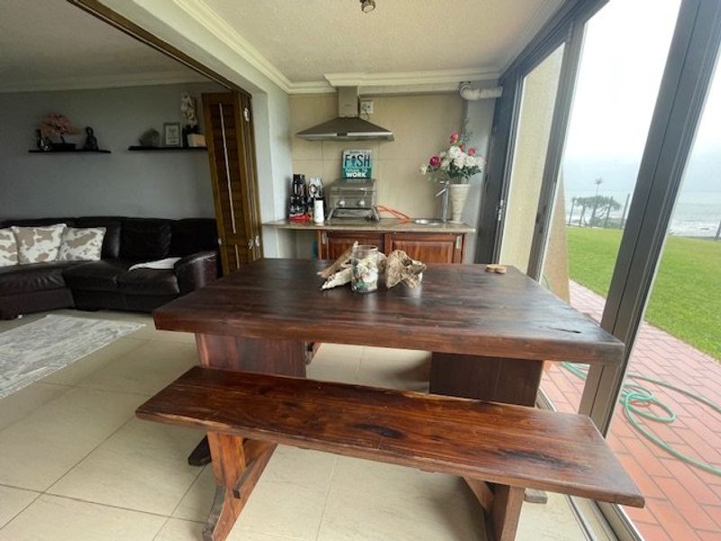 Beachfront Bliss – 3 Bedroom Ground Floor Apartment  - Photo 9