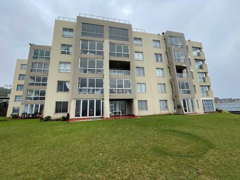 Beachfront Bliss – 3 Bedroom Ground Floor Apartment  - Photo 1