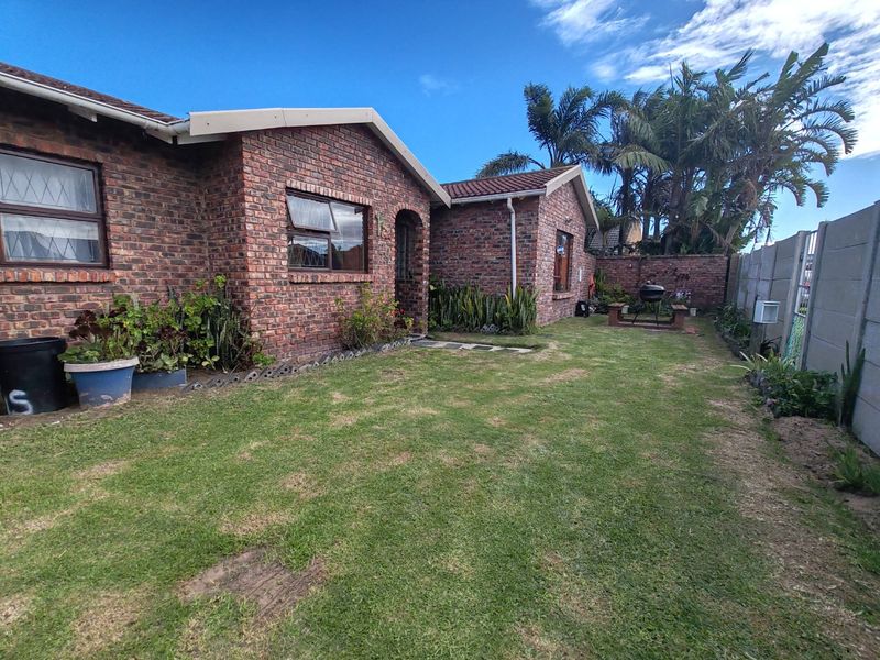 Charming 3-Bedroom Home for Sale in Greenshields Park – Great Investment Potential! - Photo 2