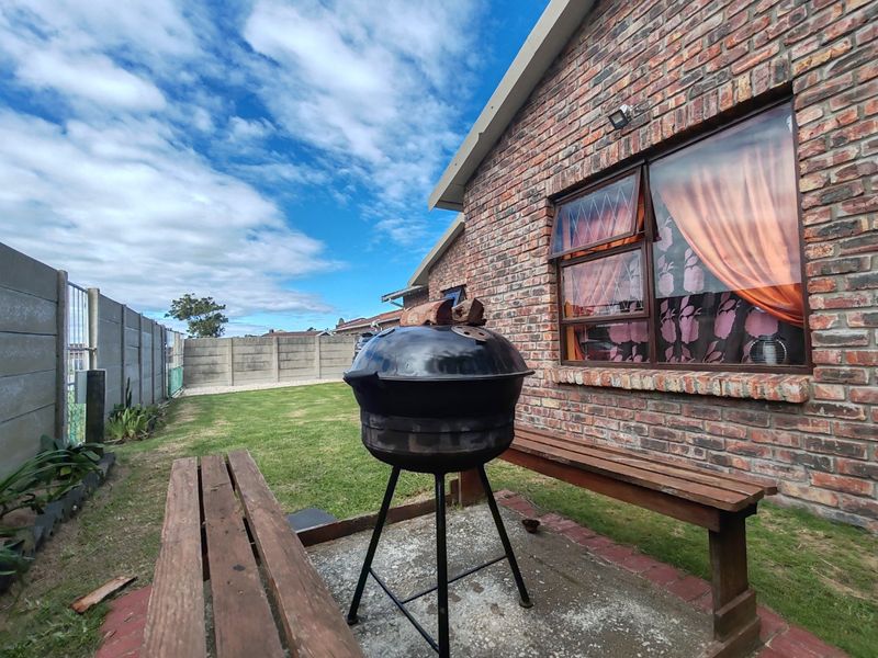 Charming 3-Bedroom Home for Sale in Greenshields Park – Great Investment Potential! - Photo 6