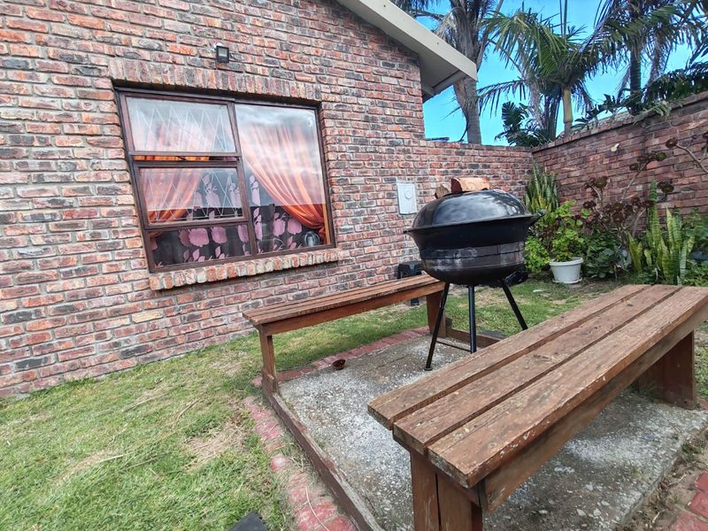 Charming 3-Bedroom Home for Sale in Greenshields Park – Great Investment Potential! - Photo 5